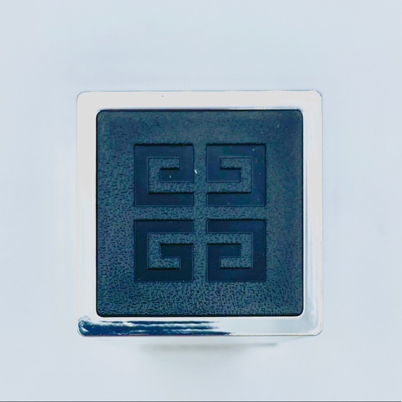 Shade 3 sand- Givenchy tient couture foundation - Picture 3 of 5